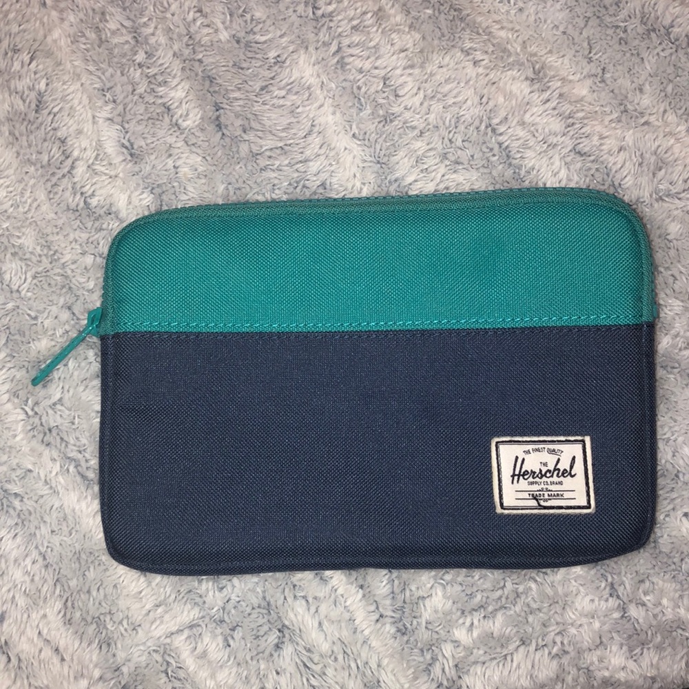 Herschel mini tablet case